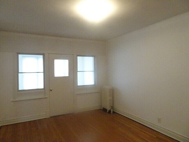 Foto del edificio - 4423 W Irving Park Rd
