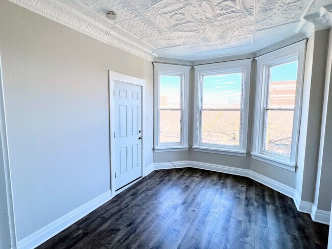 Building Photo - 1848 S Paulina St