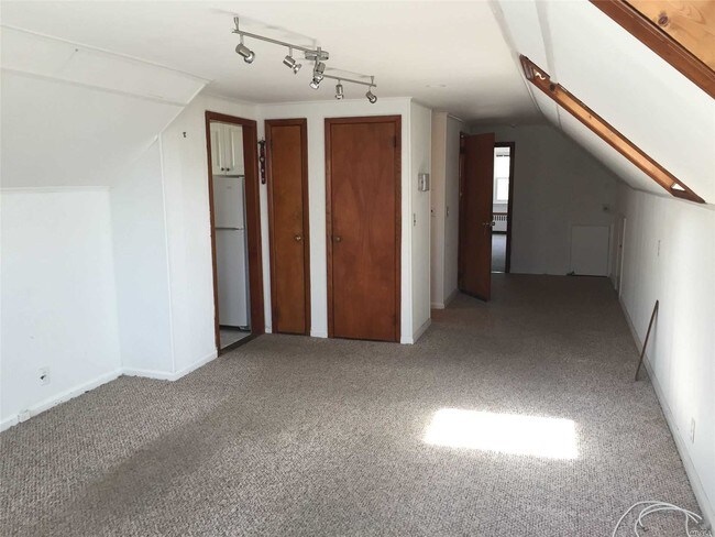 Foto del edificio - 375 E Hudson St