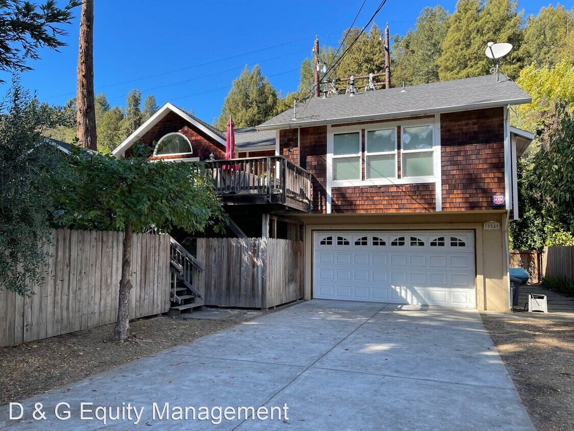2 br, 2 bath House 15548 Riverside Dr. House Rental in Guerneville