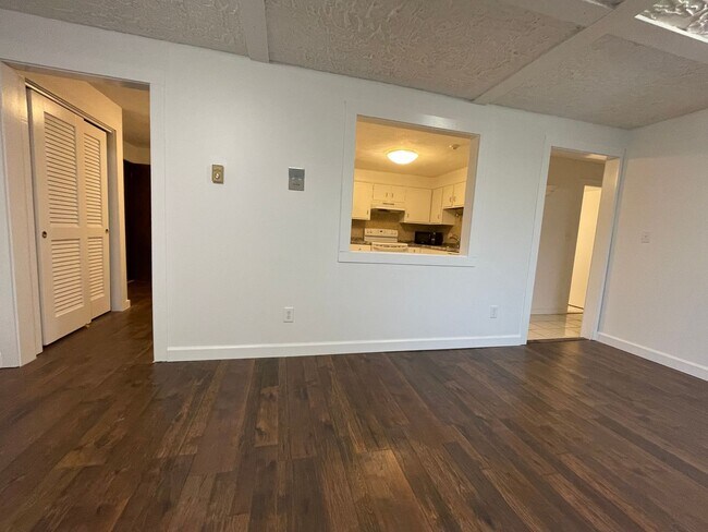 Foto del edificio - Charming 1-bedroom condo ideal for commute...