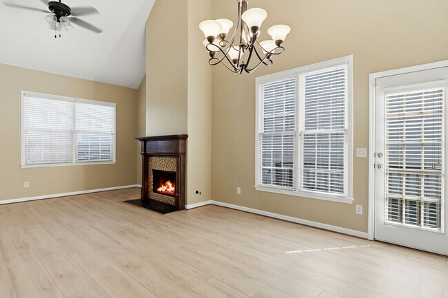 Building Photo - 726 Gardenside Cir SE