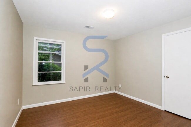 Foto del edificio - Spacious 4BR  in a Prime Warner Robins Location Near Top Attractions