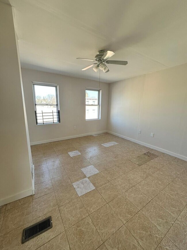 Foto del edificio - 1405 E Preston St