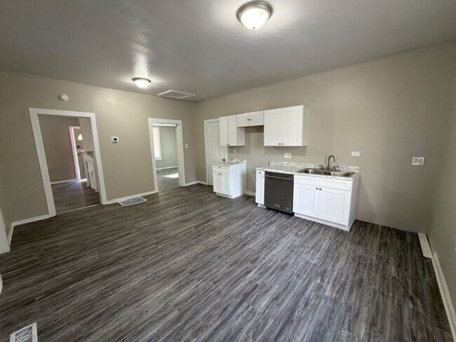 Foto del edificio - Adorable 3 bedroom 1 bath fully renovated home . Located in Gastonia