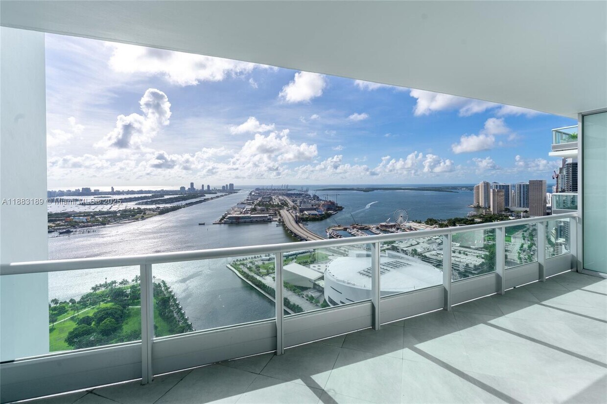 Primary Photo - 900 Biscayne Blvd