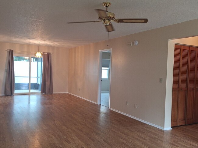 Foto del edificio - 2BR 2BA 1 CAR GARAGE DUPLEX IN PELICAN COVE WEST