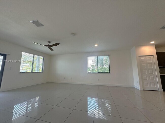 Building Photo - 4713 NW 84th Ct
