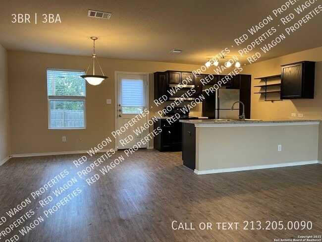 Foto del edificio - 6207 Golden Valley Dr