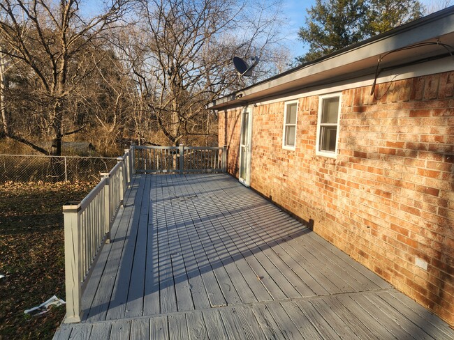 Building Photo - 137 N Elizabeth St