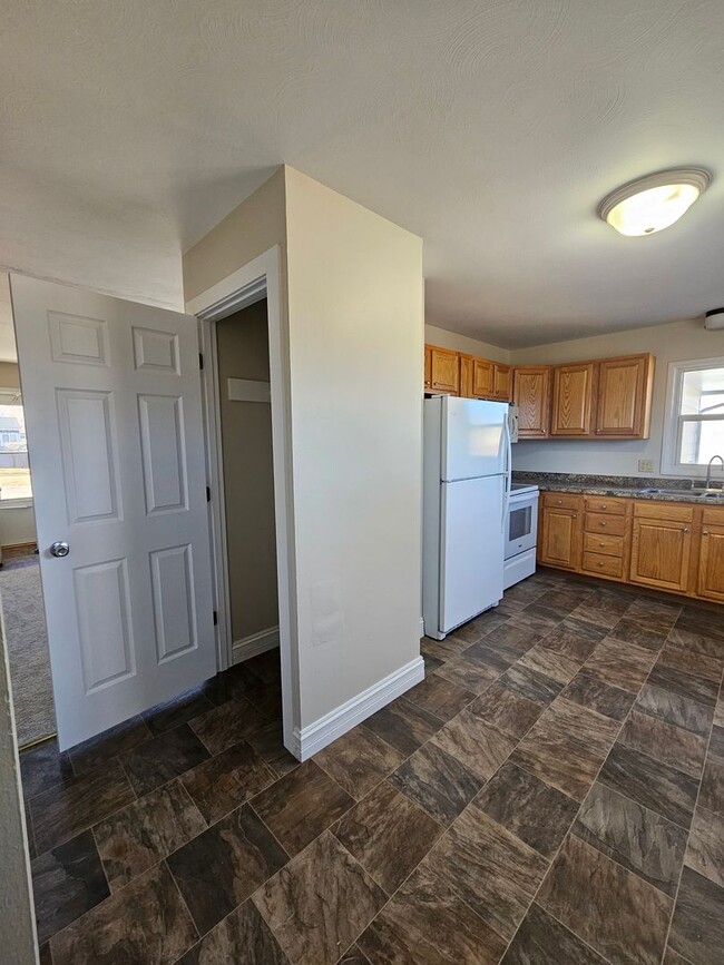 Building Photo - 3 BEDROOM | 1 BATH | SINGLE-LEVEL HOME | S...