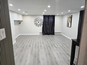 Building Photo - 46 Lippincott St W