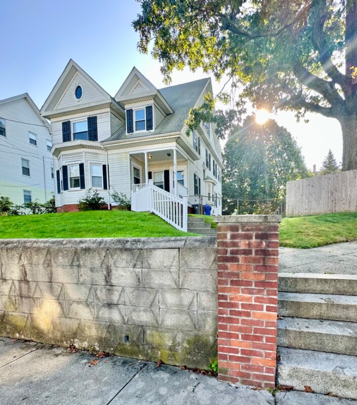 Foto principal - 324 Pawtucket Ave