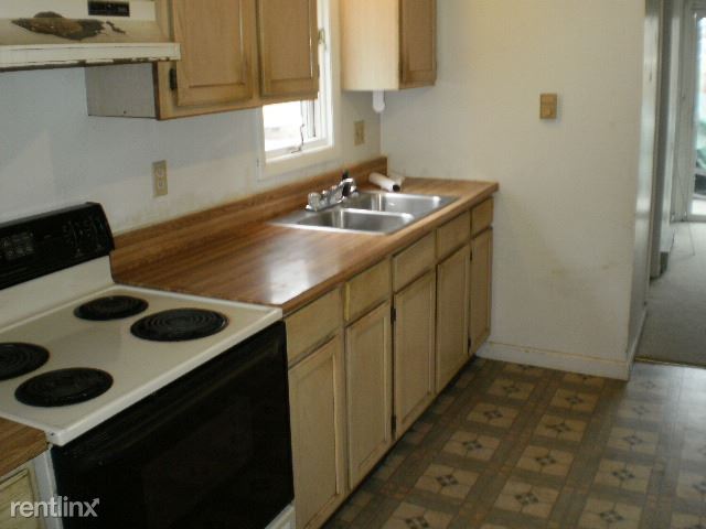 Building Photo - 3 br, 1 bath Apartment - 169 Elm St B Unit B