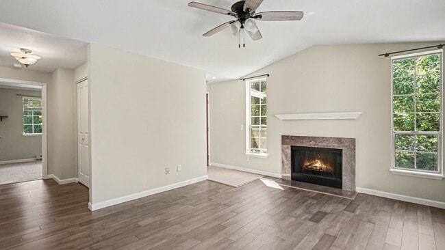 Building Photo - 2Bd/1Ba Newcastle Condo