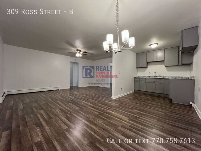 Building Photo - 309 Ross St NE