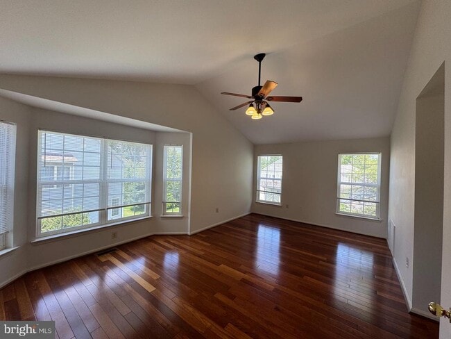 Foto del edificio - 1041 Greenes Way Cir