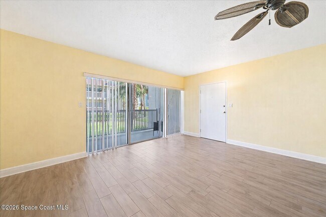 Foto del edificio - 250 N Banana River Dr