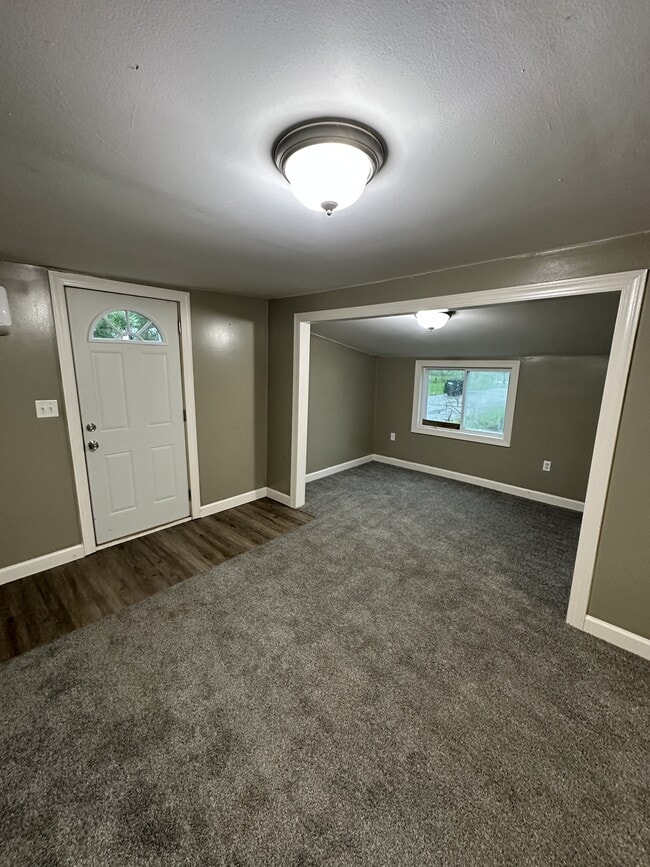 Building Photo - 620 S Gharkey St