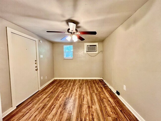 Building Photo - 904 1/2 Denton Street Unit