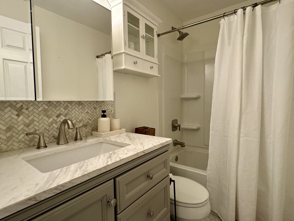 Foto principal - 1742 W 12th Ave