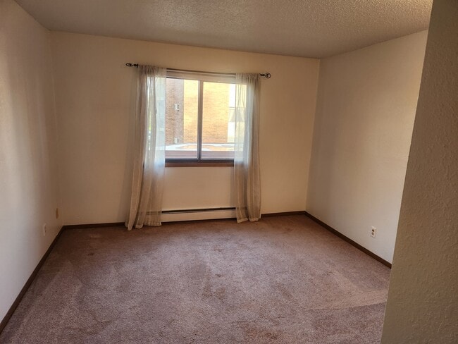 Building Photo - 4 Pine Tree Dr