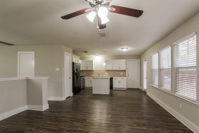 Foto del edificio - 17107 Scuttle Way
