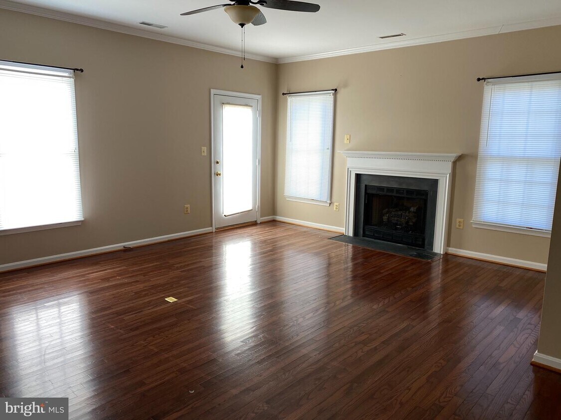 Primary Photo - 524 Wordsworth Cir