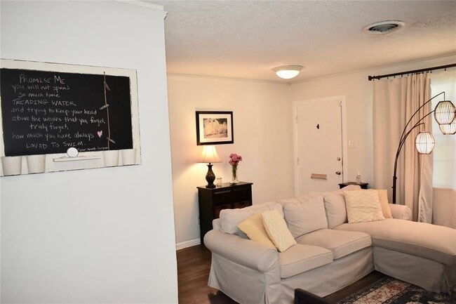 Building Photo - 4624 Verone St