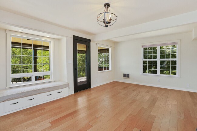 Foto del edificio - Monroe Four Bedroom on Acreage - Rare Find!