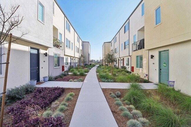 Building Photo - 5460 Shorefront Dr