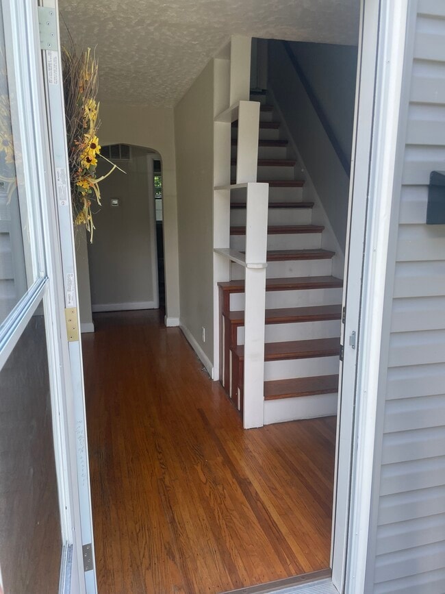 Building Photo - 622 Harris Plz