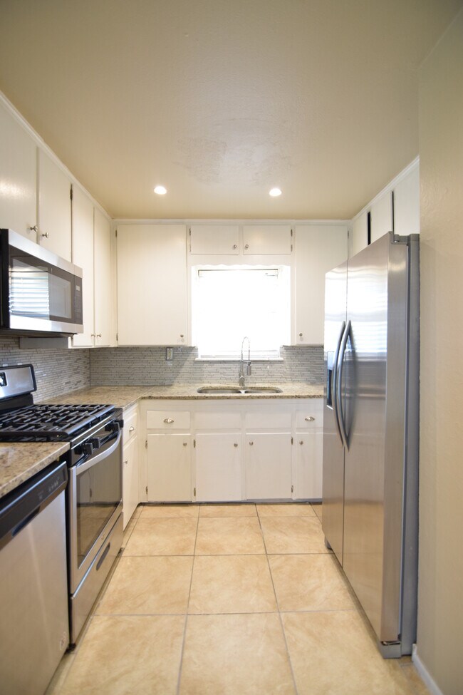 Foto del edificio - 807 Haynes Dr