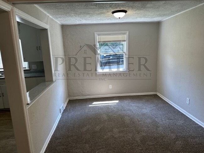 Building Photo - 2 bedroom / 1 bath 2700 Oakley KC MO -Fres...