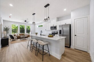 Building Photo - 4138 Larkspur St