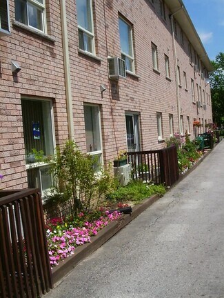 Main Image - 176 Fergus St N