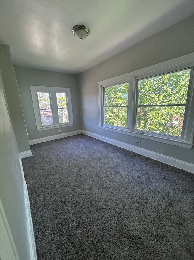 Foto del edificio - 1523 Hillcrest Rd