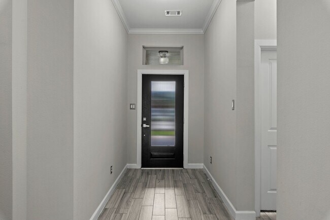 Building Photo - Come visit this beautiful home in the gate...