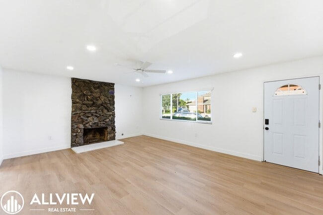 Foto del edificio - 16781 Bardon Ln