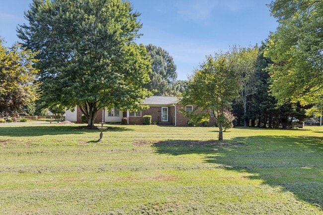 Building Photo - 5508 Crestland Ave