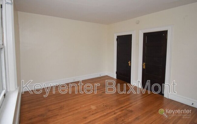 Foto del edificio - 329 E Broad St