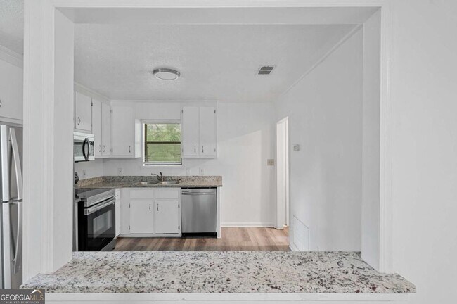 Building Photo - 200 Tanglewood Dr