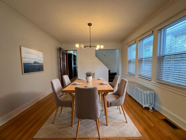 Foto del edificio - 5916 W Cornelia Ave