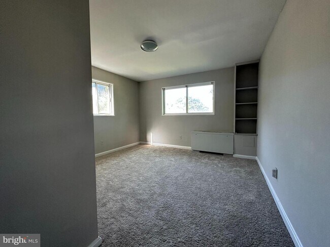 Foto del edificio - 9730 Glen Ave
