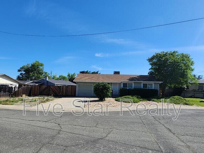 Foto del edificio - 544 Laurel Dr