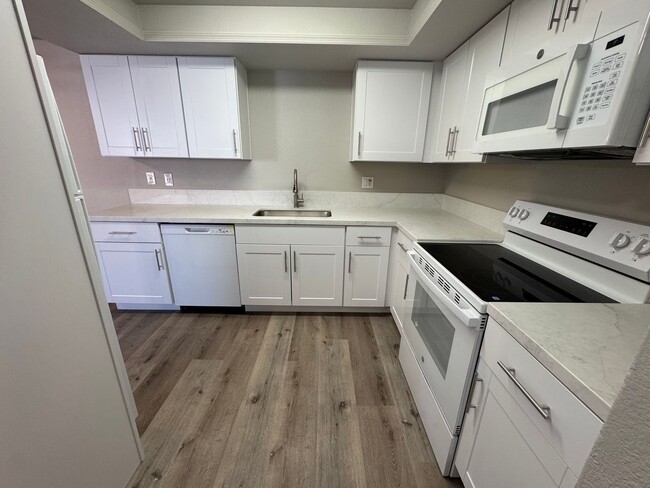 Foto del edificio - 3 bedroom, 2 bath, two car garage in Stead- pets welcome!