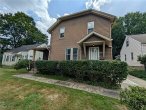 Building Photo - 486 Needham Ave