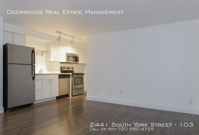 Foto del edificio - 2441 S York St