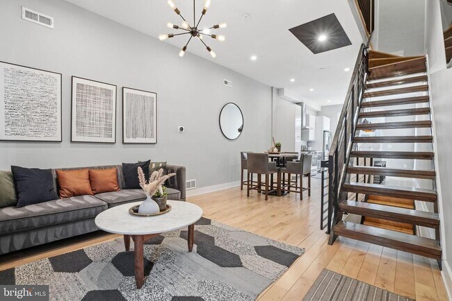 Building Photo - 1514 S Bambrey St