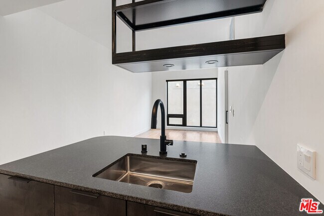 Foto del edificio - 10700 Tabor St